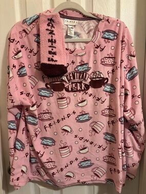 NWOT FRIENDS XL Pink Central Perk PJs